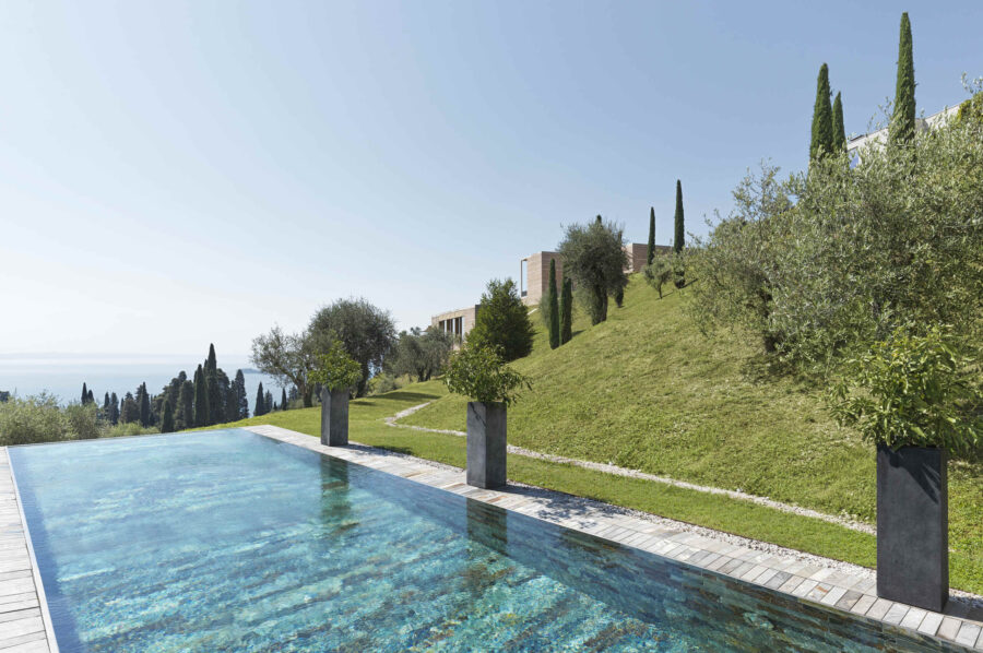 villa-nori-infinitypool-exterior-lakeview-luxury-retreat-lakegarda