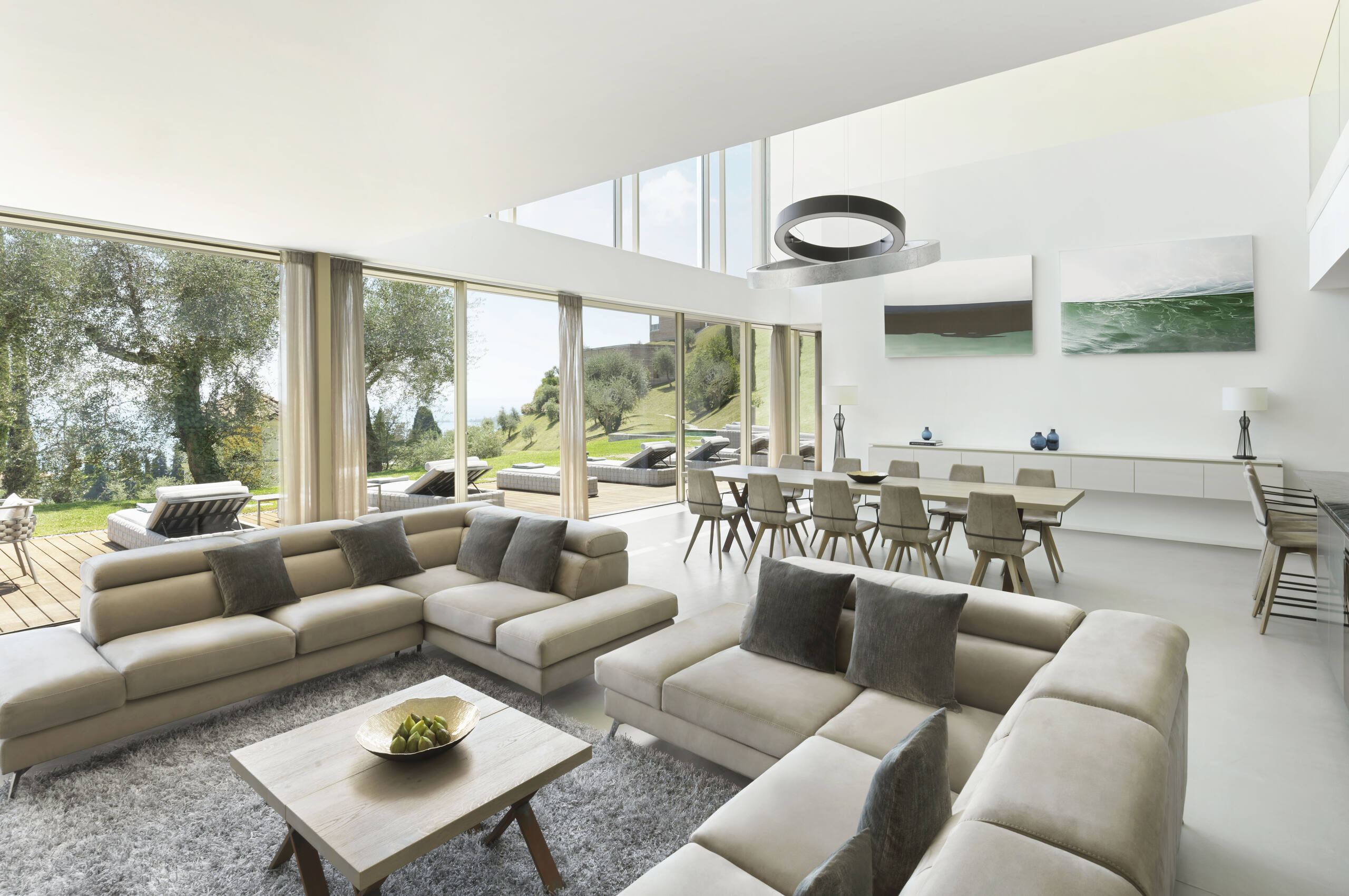 villa-nori-livingspace-openplan-gardenview-modern-luxury-interior-lakegarda