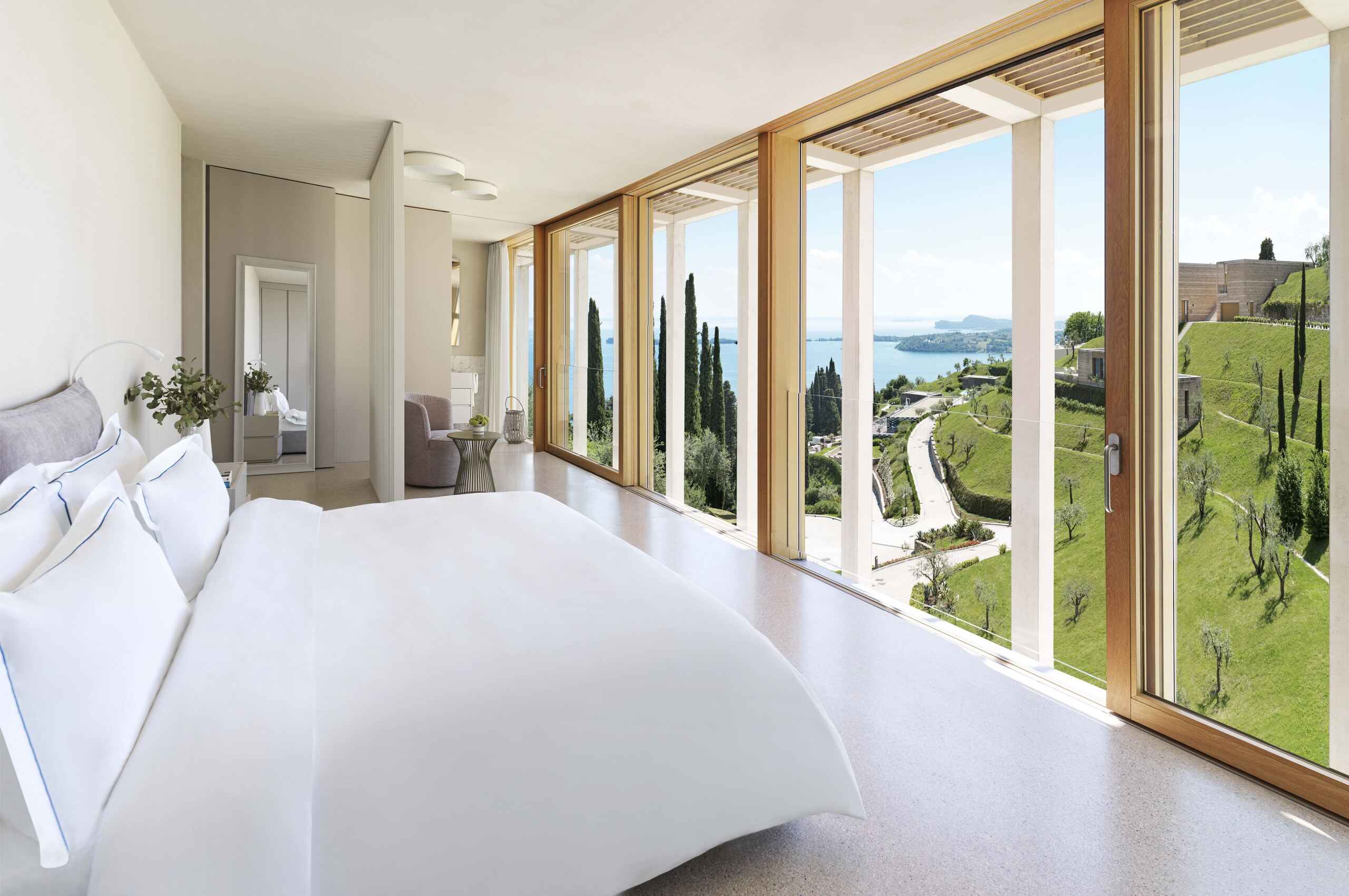 villa-nova-bedroom-modern-luxury-interior-lakeview-lakegarda