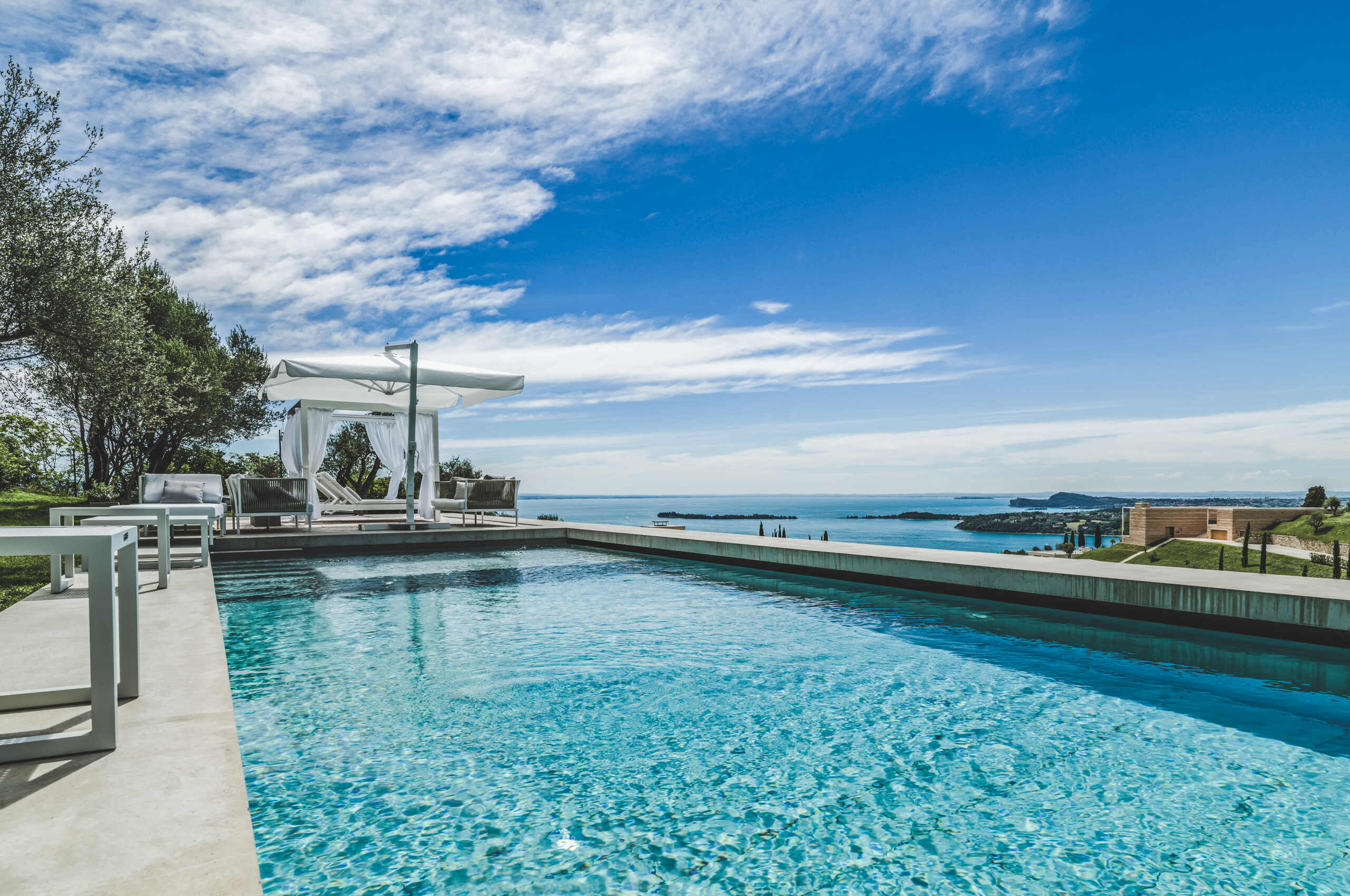villa-nova-pool-lakeviews-luxury-scenic-lakegarda