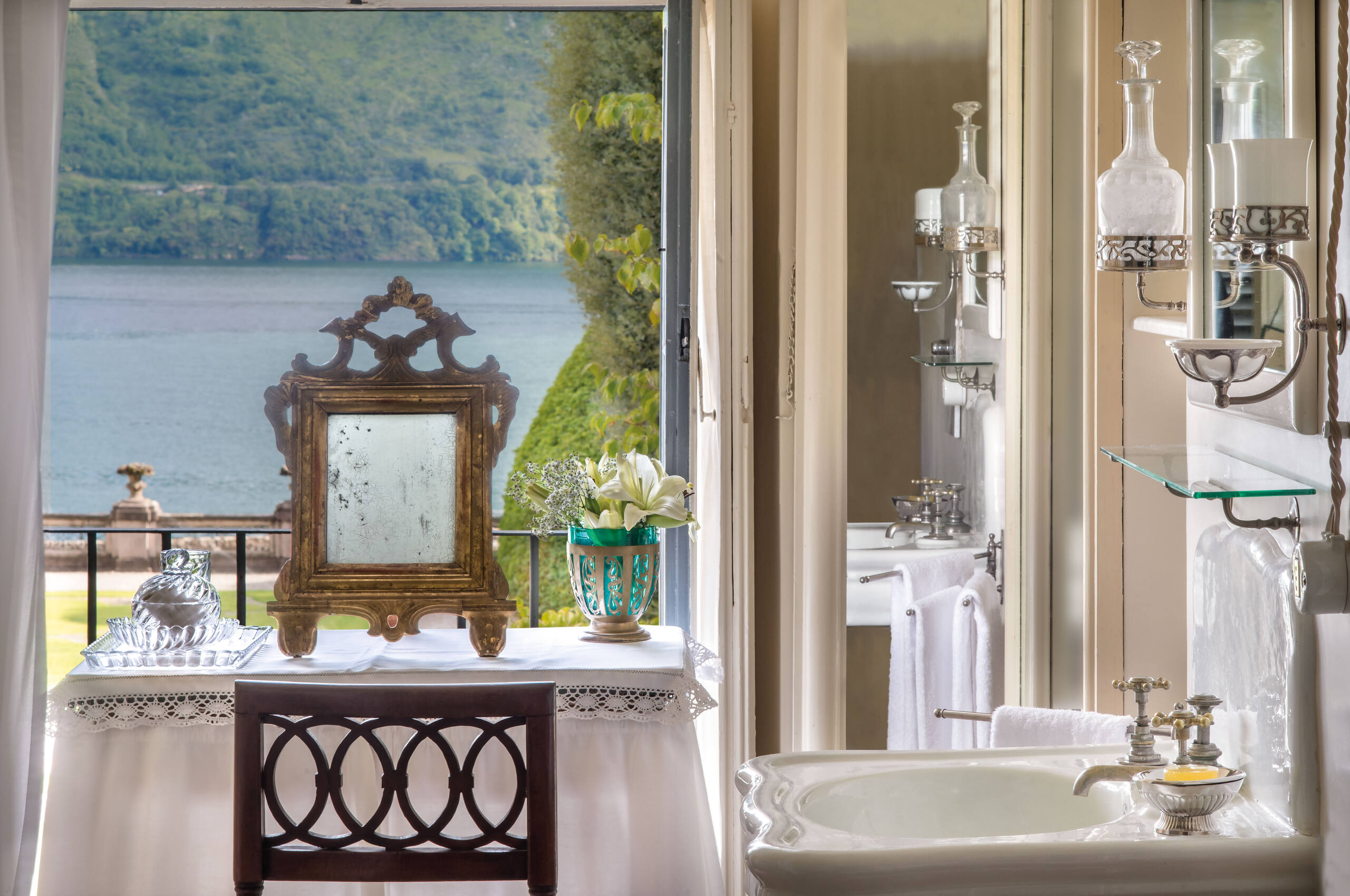 villa-silvana-bathroom-dressingtable-waterfront-lakecomo