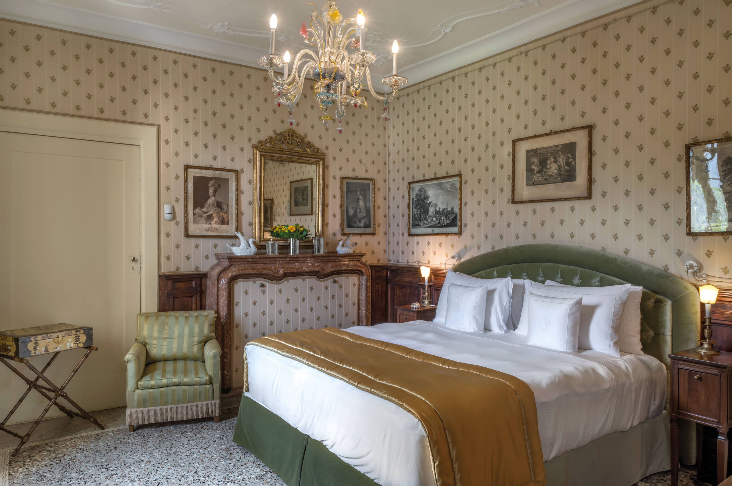 villa-silvana-bedroom-traditional-elegant-luxury-design-lakecomo