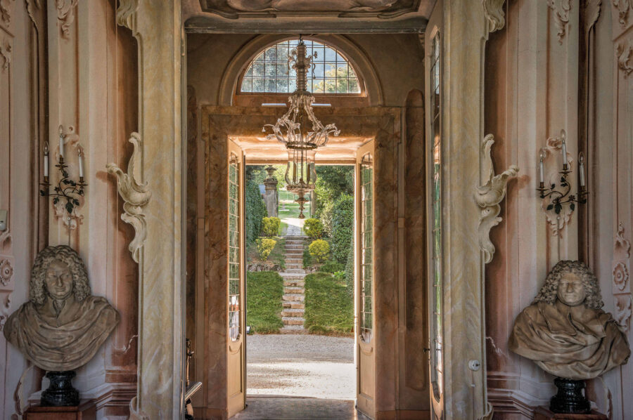 villa-silvana-entrance-opulent-ornate-sculpture-luxury-lakecomo