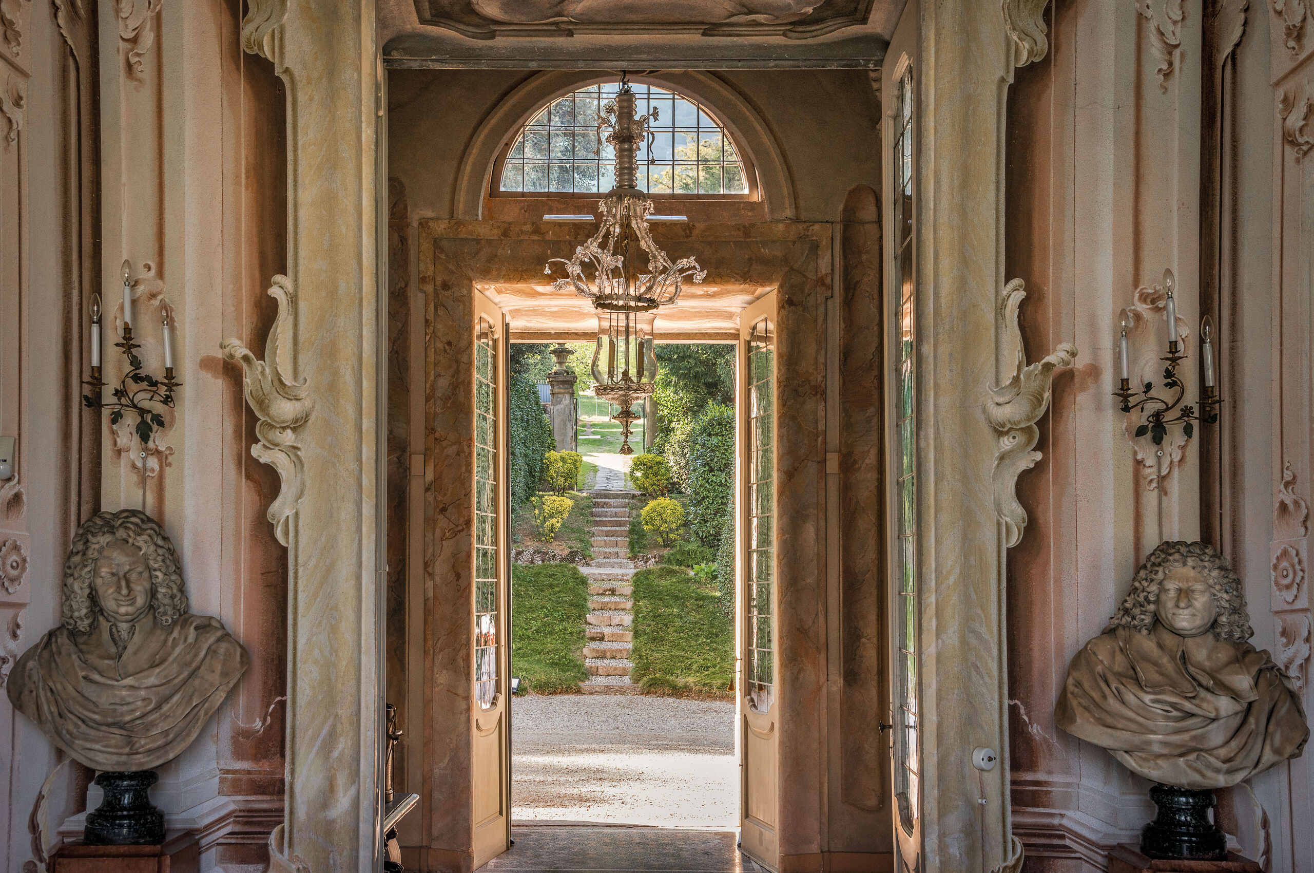 villa-silvana-entrance-opulent-ornate-sculpture-luxury-lakecomo