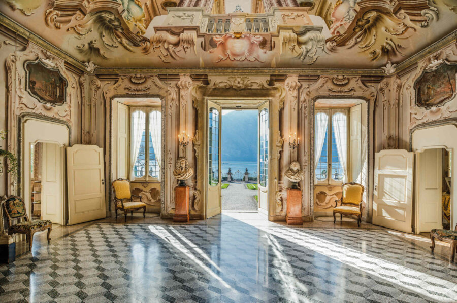 villa-silvana-entrancehall-grand-opulent-ornateceiling-lakecomo