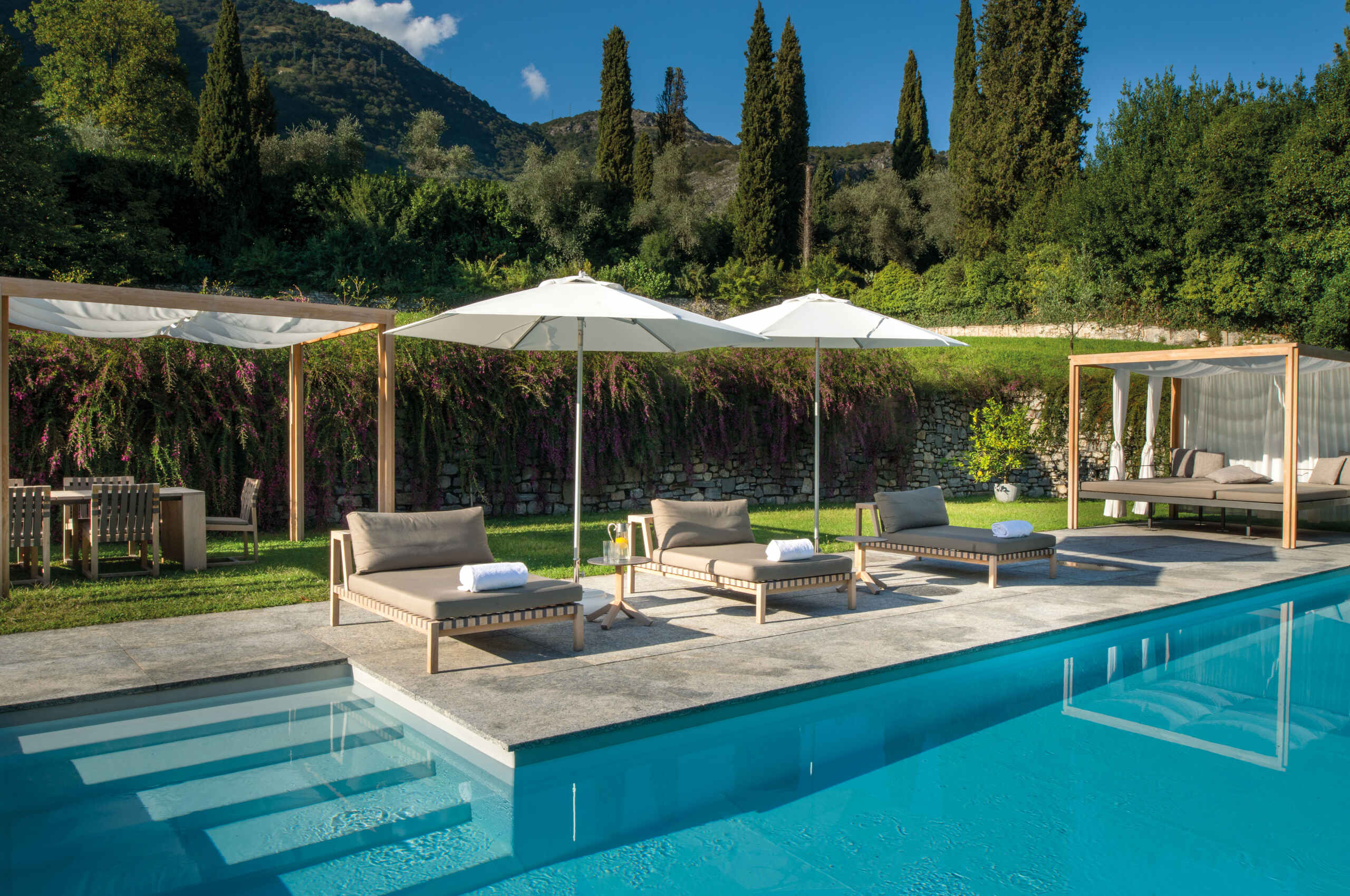 villa-silvana-poolside-sunlounger-outdoordining-scenic-views-luxury-lakecomo