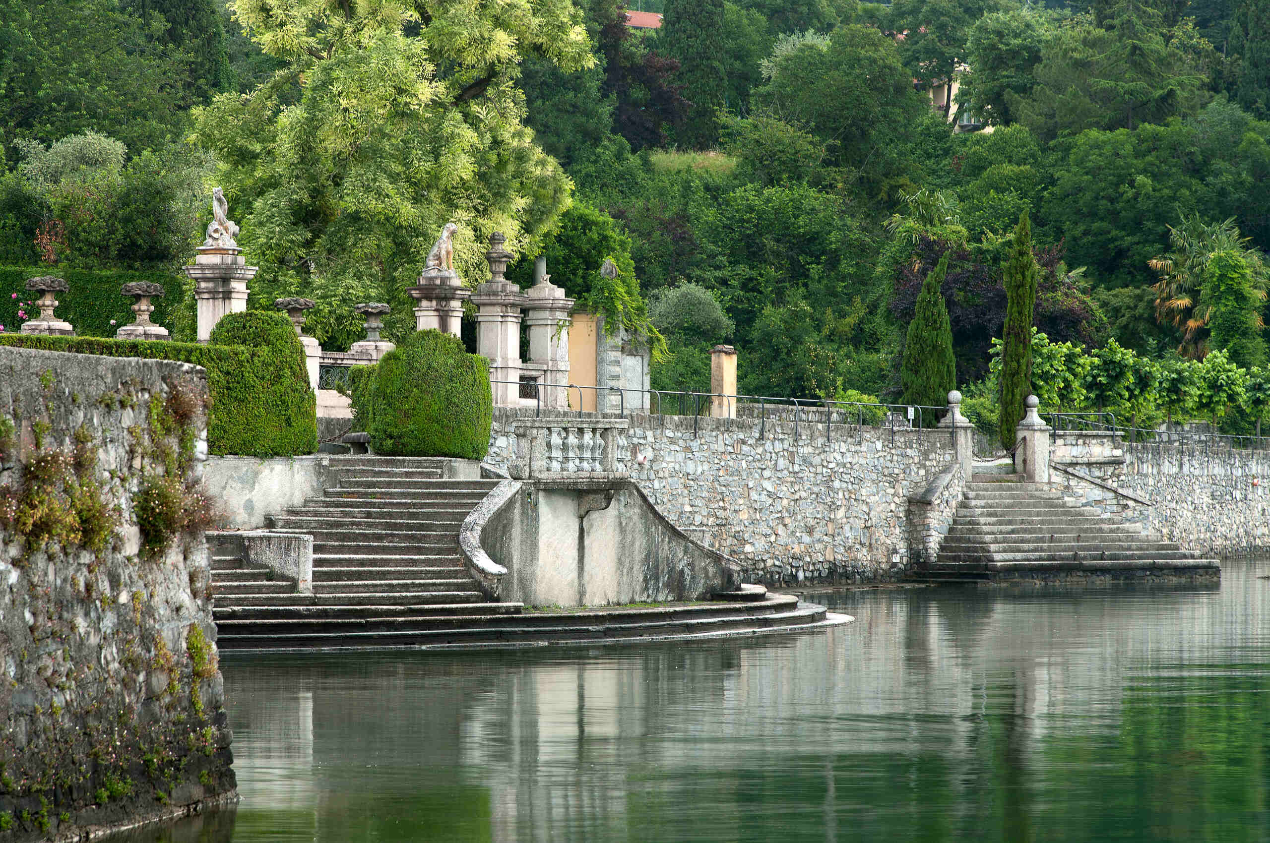 villa-silvana-waterfront-garden-steps-palace-luxury-rental-lakecomo
