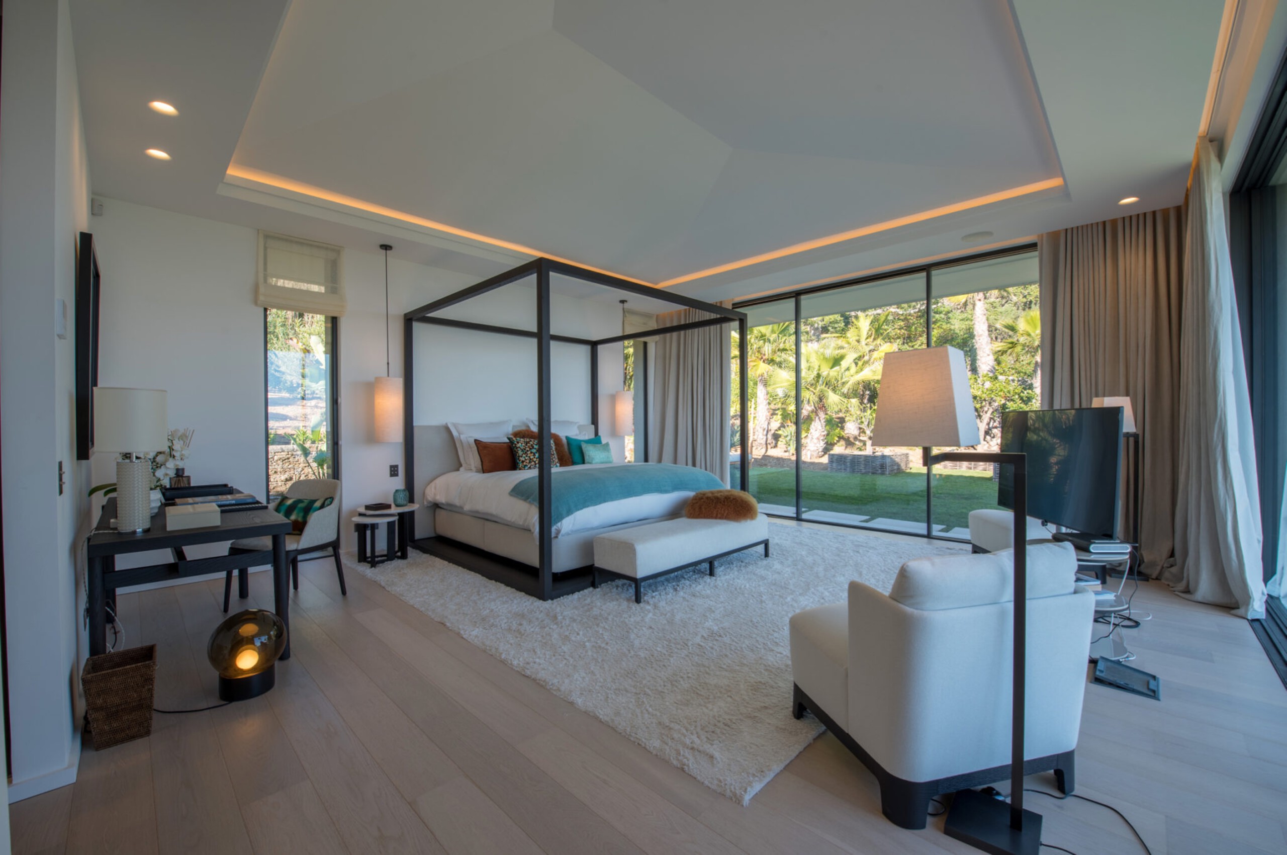 villa-tattiana-bedroom-garden-views-spacious-modern-luxury-stylish-interiordesign-sttropez