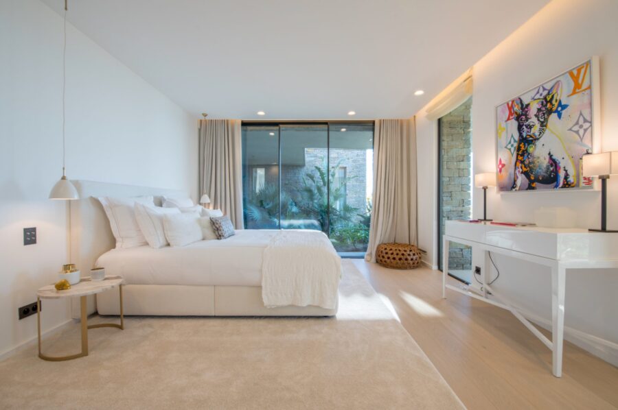 villa-tattiana-bedroom-modern-stylish-elegant-design-bright-luxury-interiors-sttropez