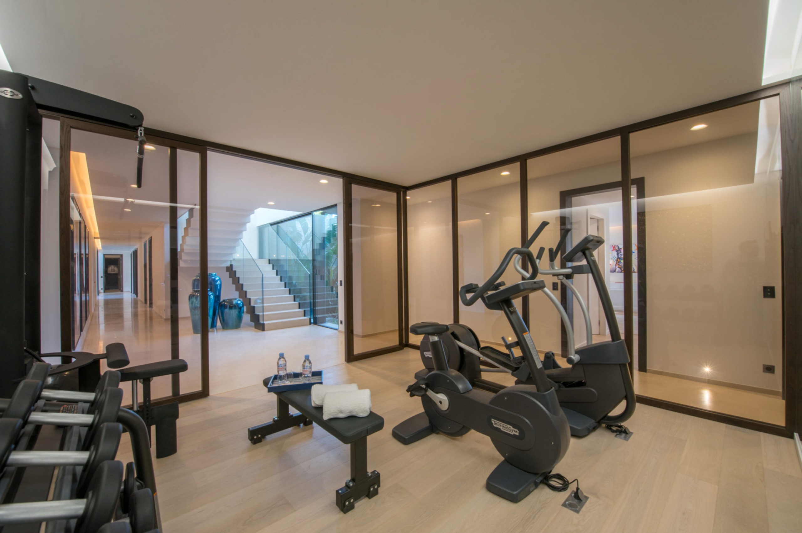 villa-tattiana-gym-fitness-suite-wellness-luxury-rental-property-sttropez