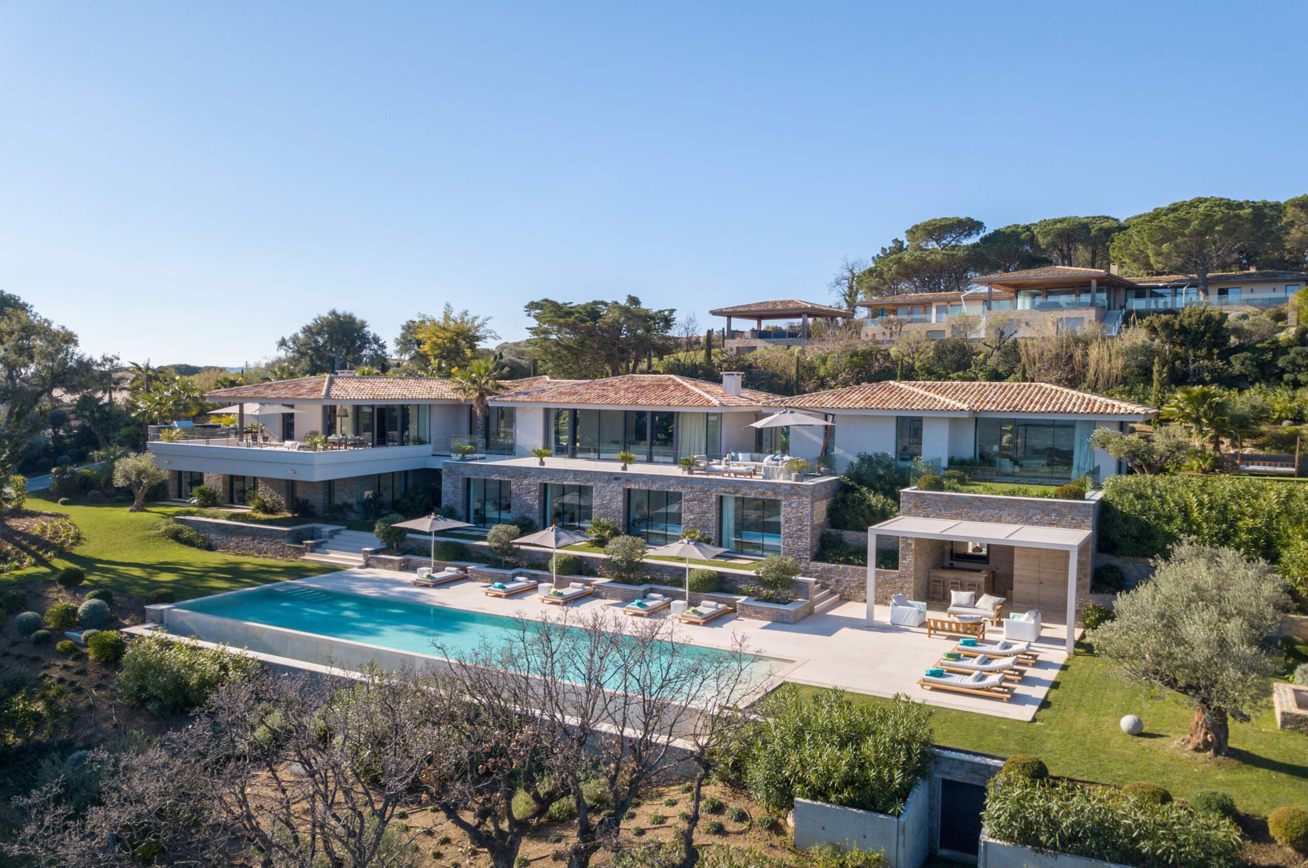 villa-tattiana-mainpage-swimmingpool-garden-luxury-rental-property-frenchriviera-sttropez