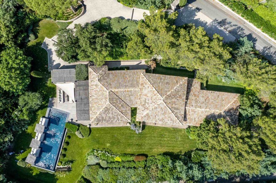 villa-tori-aerial-view-exterior-luxury-rental-retreat-sttropez