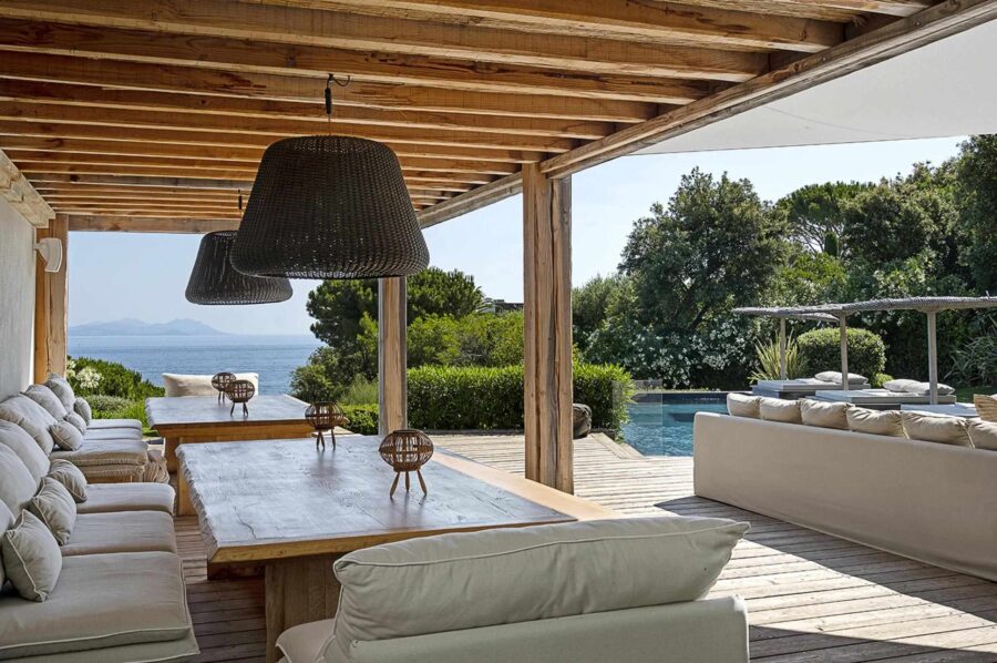 villa-tori-alfresco-dining-area-sea-view-luxury-sttropez