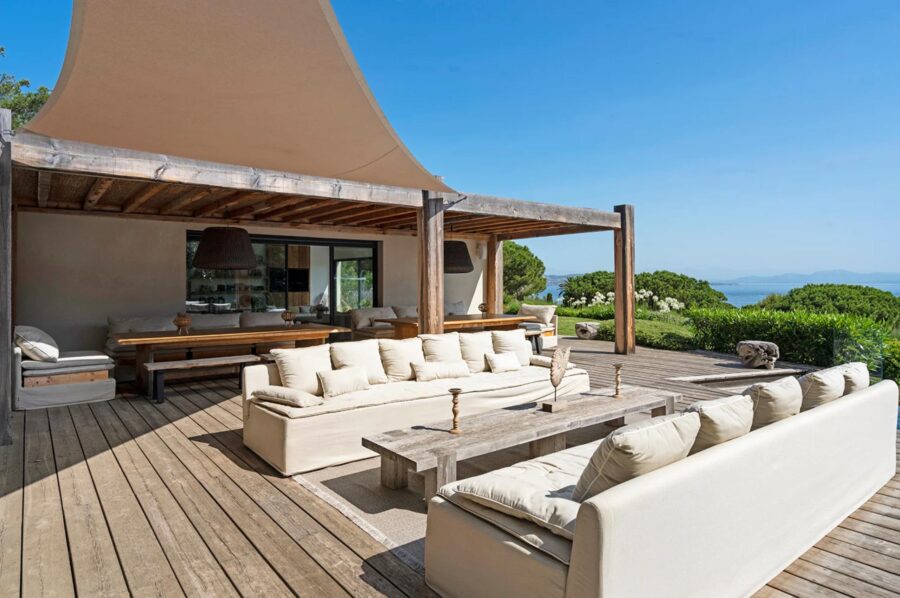 villa-tori-alfresco-lounge-terrace-luxury-sttropez