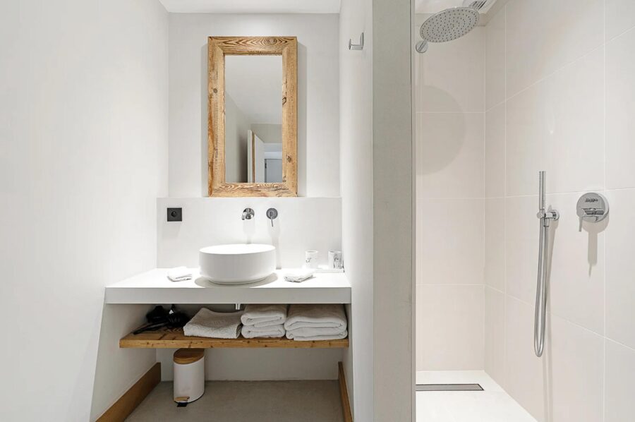 villa-tori-bathroom-shower-luxury-sttropez