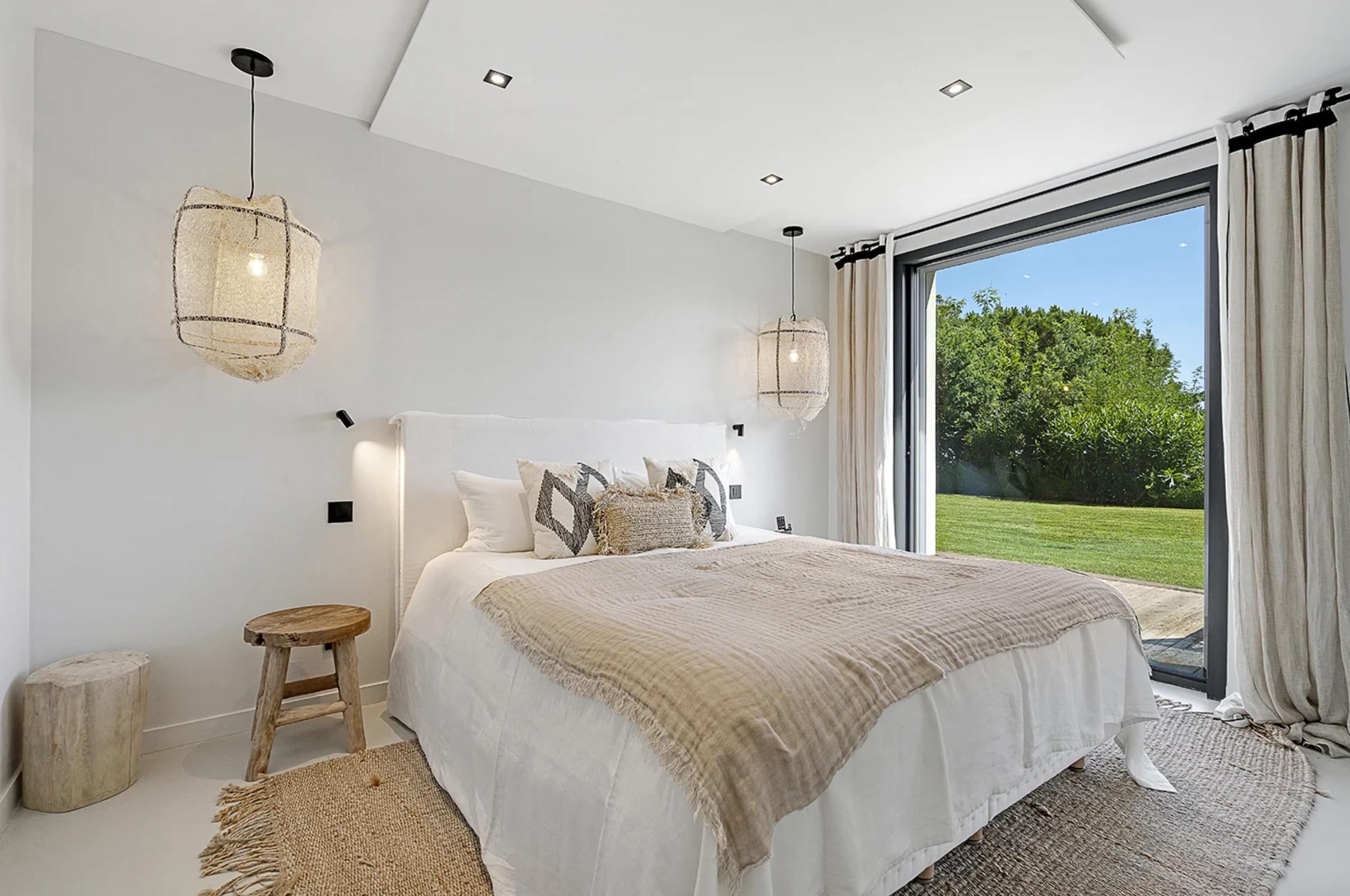 villa-tori-bedroom-garden-access-tranquil-interior-design-luxury-sttropez