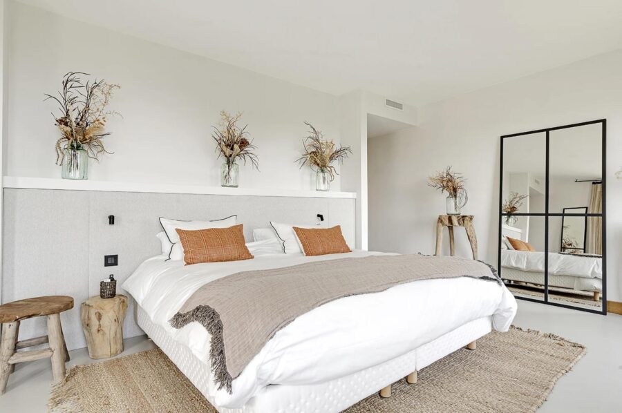 villa-tori-bedroom-modern-tranquil-luxury-sttropez