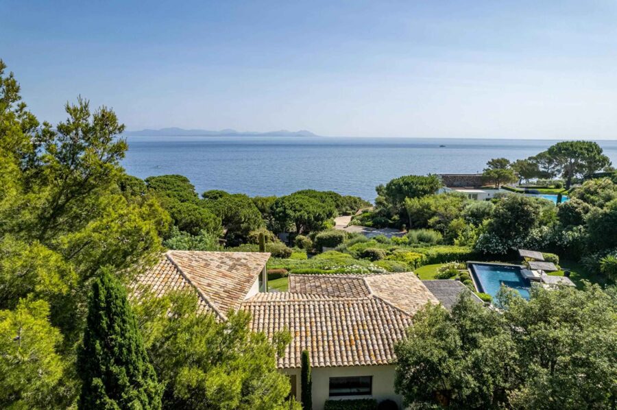 villa-tori-exterior-sea-view-luxury-sttropez