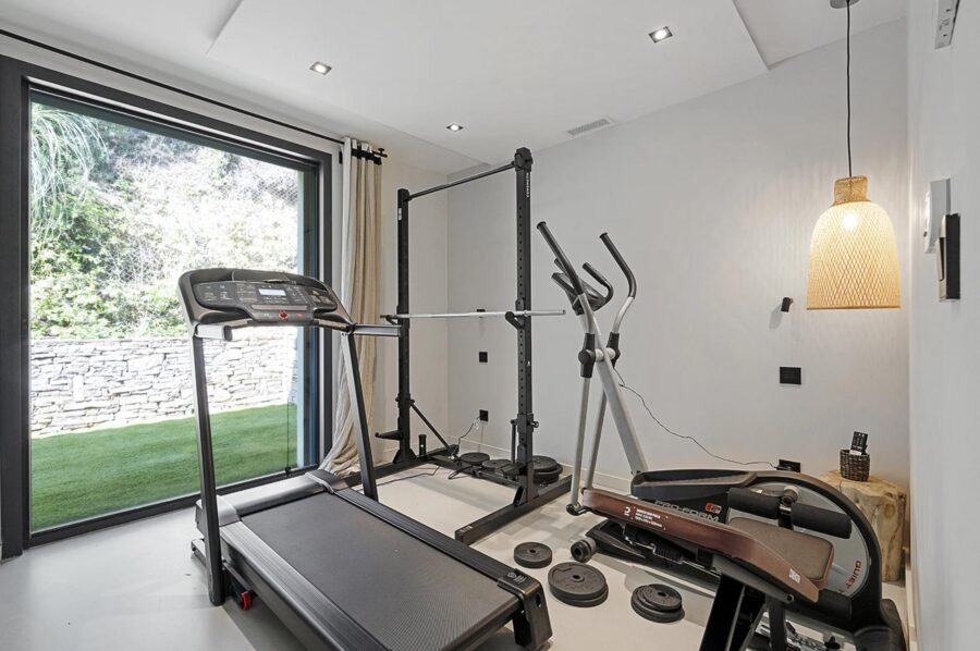 villa-tori-gym-fitness-suite-workout-luxury-sttropez