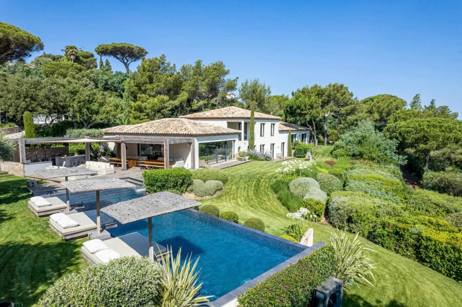villa-tori-infinity-pool-garden-luxury-retreat-sttropez