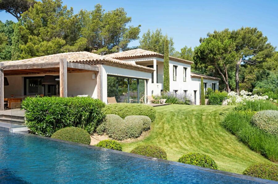 villa-tori-infinity-swimming-pool-garden-luxury-sttropez