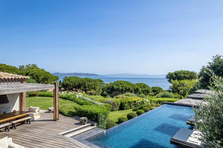 villa-tori-infinity-swimming-pool-sea-view-terrace-luxury-sttropez