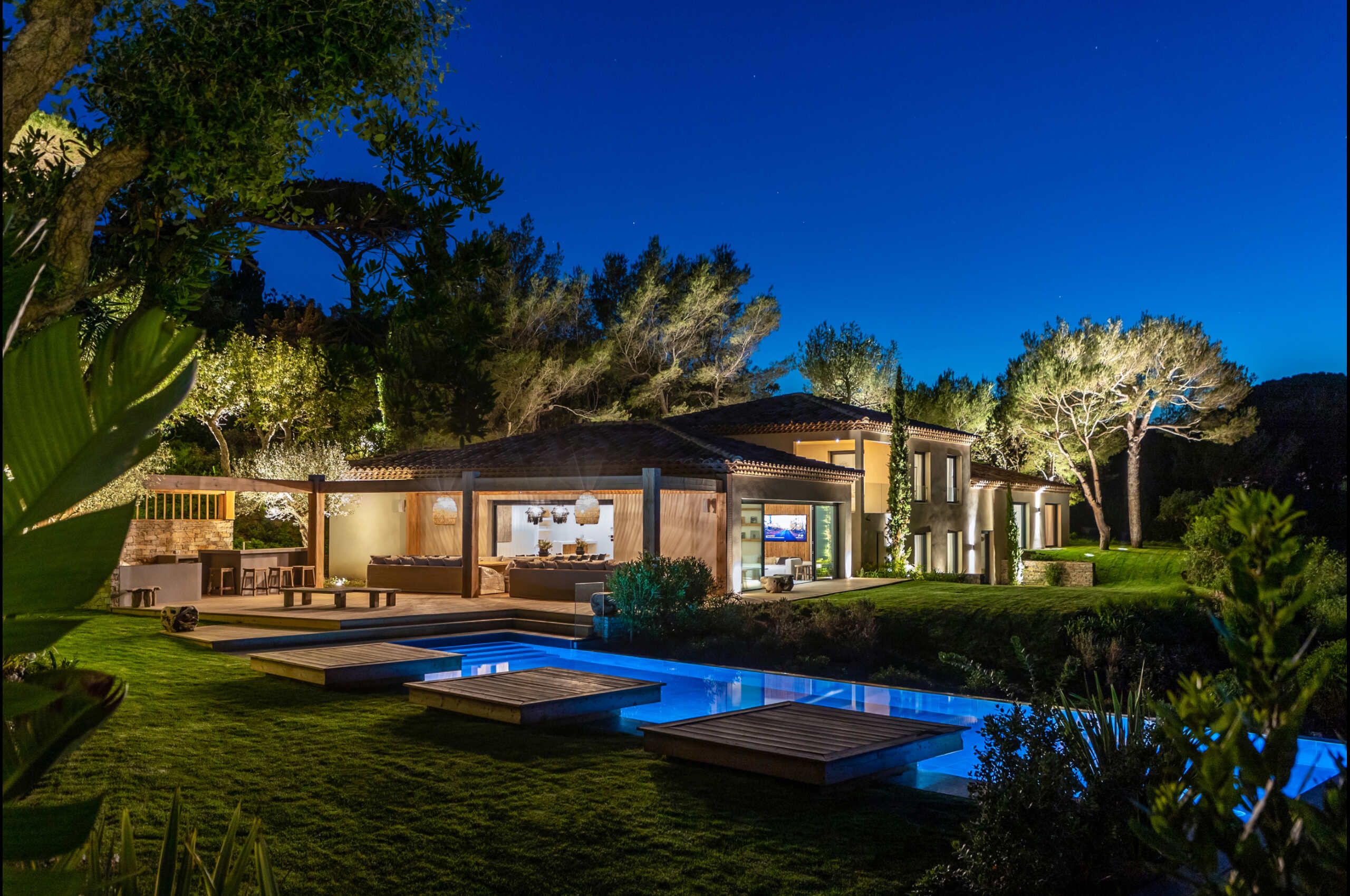 villa-tori-mainpage-exterior-sttropez-gardenview