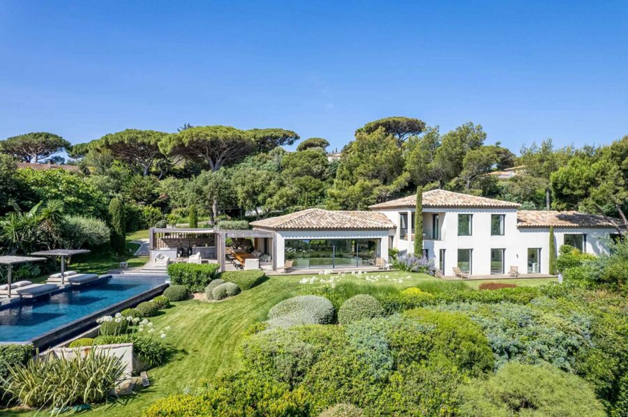 villa-tori-mainpage-exterior-swimming-pool-garden-luxury-rental-retreat-sttropez