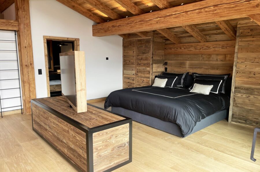 Chalel-Sybil-bedroom-elegant-luxury-alpine-interior-mont-darbois-megeve