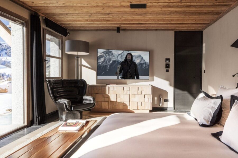 Chalel-Sybil-bedroom-modern-alpine-interiordesign-luxury-rental-retreat-mont-darbois-megeve