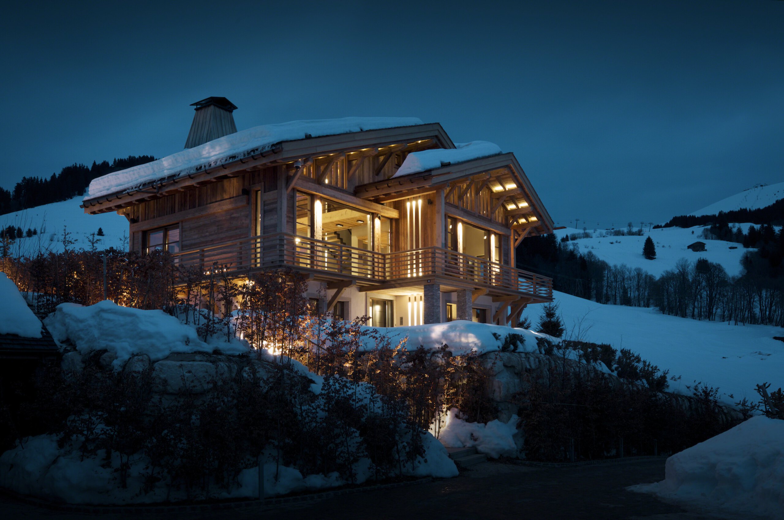 Chalel-Sybil-exterior-night-luxury-rental-retreat-mont-darbois-megeve