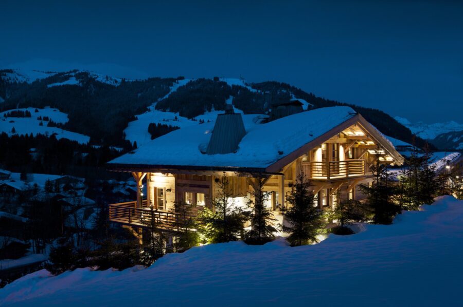 Chalel-Sybil-exterior-night-mountainviews-luxury-rental-retreat-mont-darbois-megeve