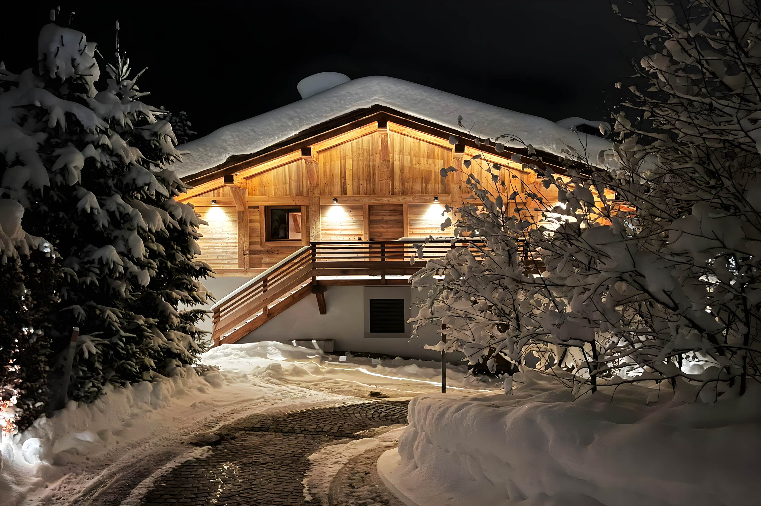 Chalel-Sybil-exterior-night-snowy-luxury-rental-property-mont-darbois-megeve