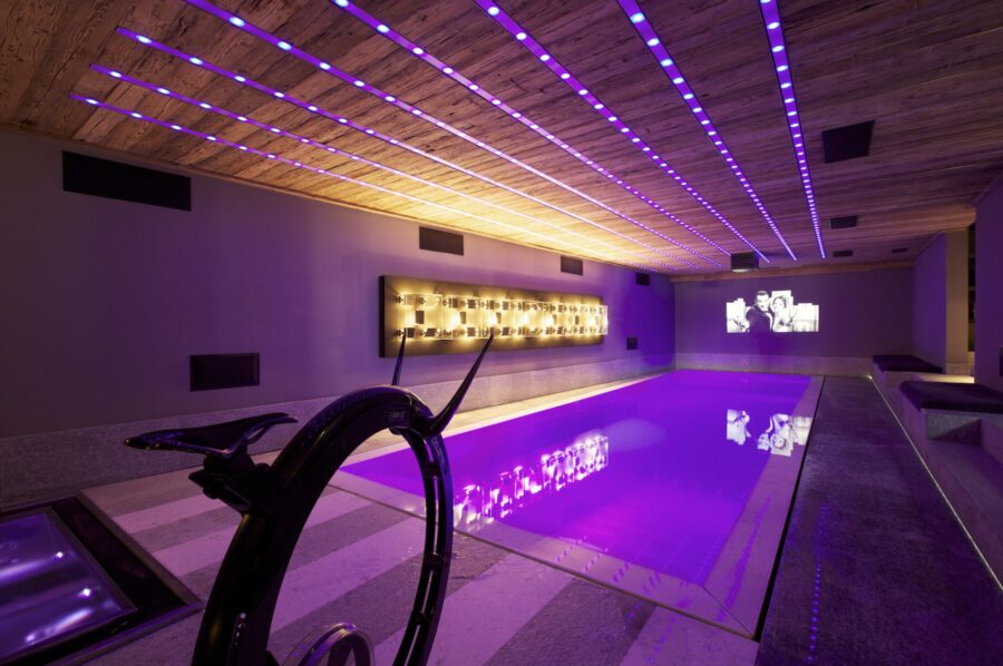 Chalel-Sybil-indoorpool-spa-tv-wellness-luxury-interior-design-mont-darbois-megeve