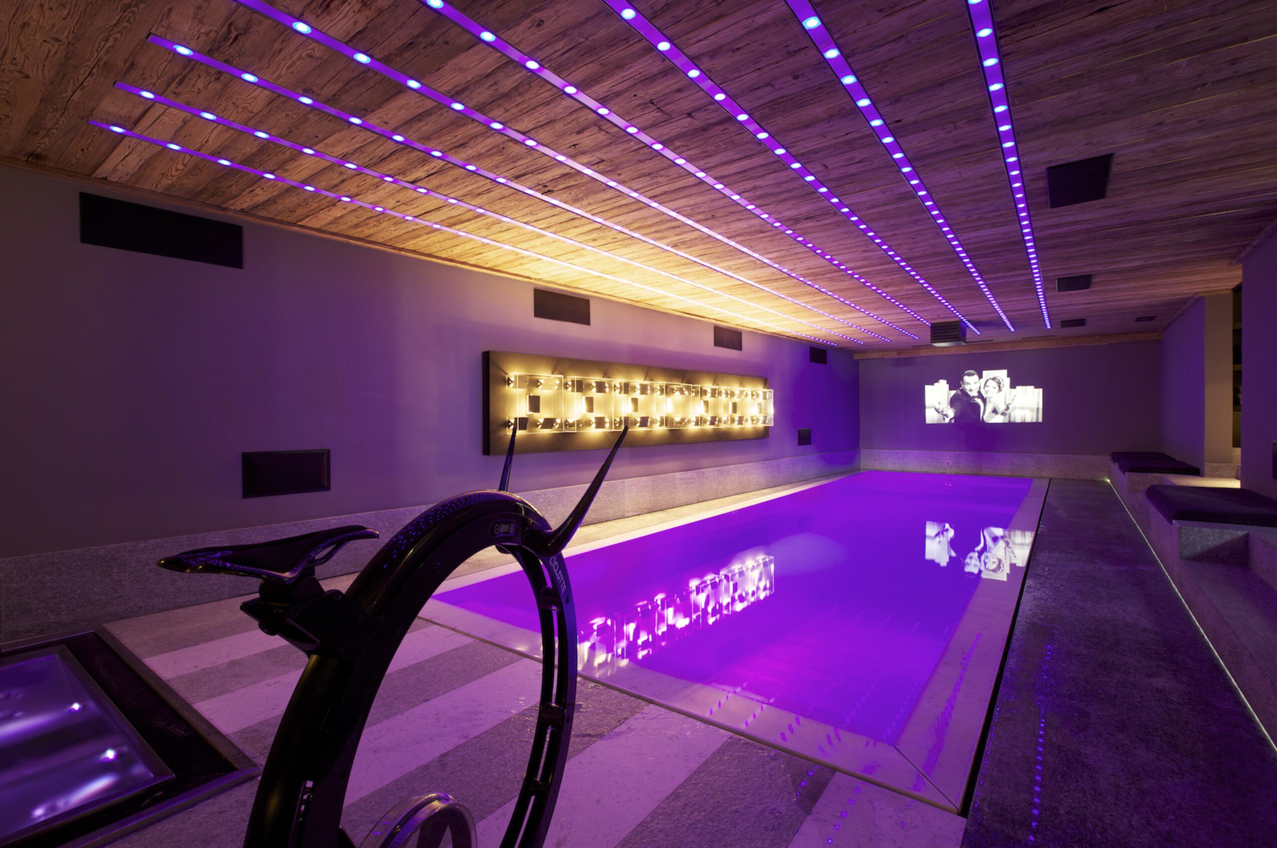 Chalel-Sybil-indoorpool-spa-tv-wellness-luxury-interior-design-mont-darbois-megeve