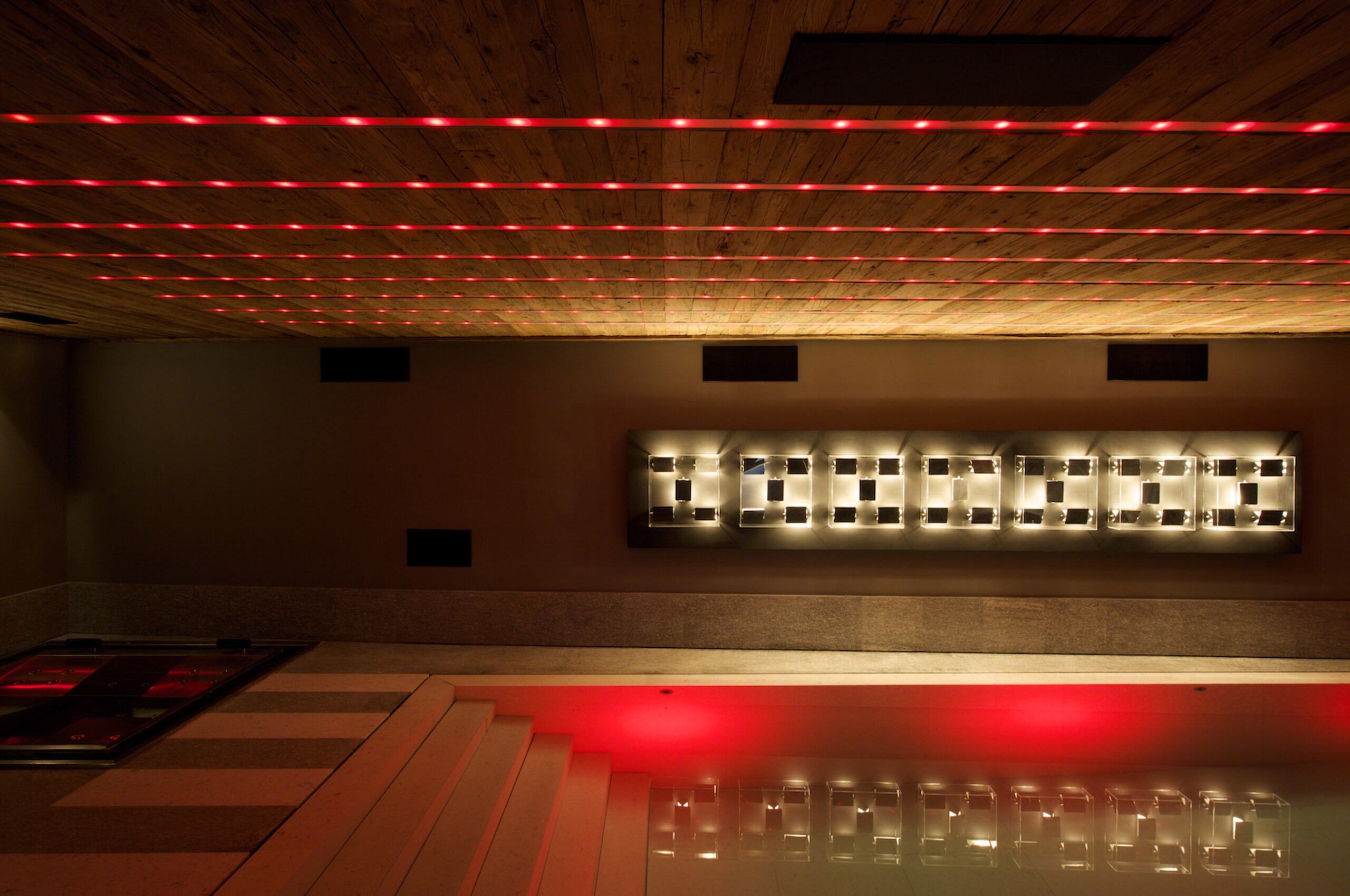 Chalel-Sybil-indoorpool-wellness-spa-bespoke-interiordesign-mont-darbois-megeve
