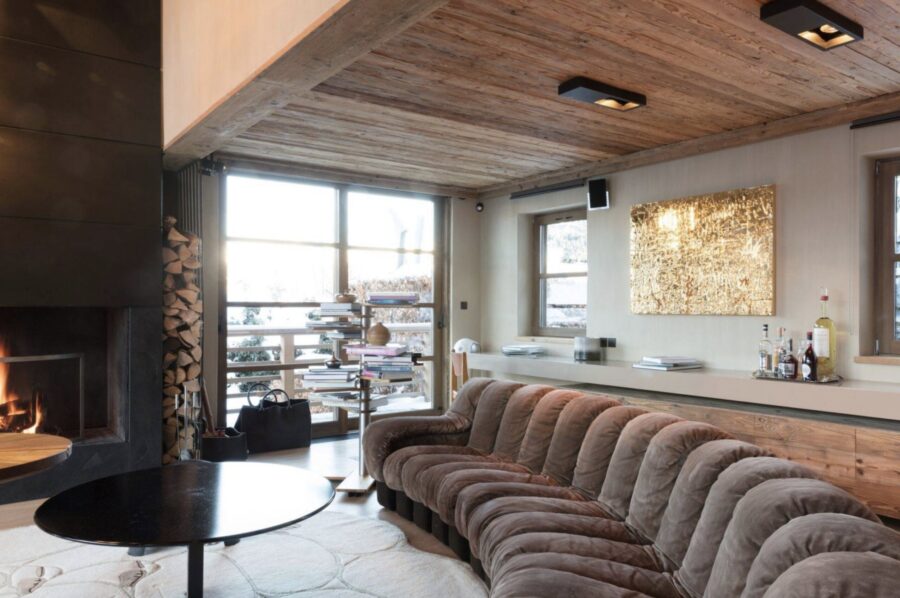 Chalel-Sybil-livingroom-lounge-artwork-bespoke-furnishings-modern-luxury-interiors-mont-darbois-megeve