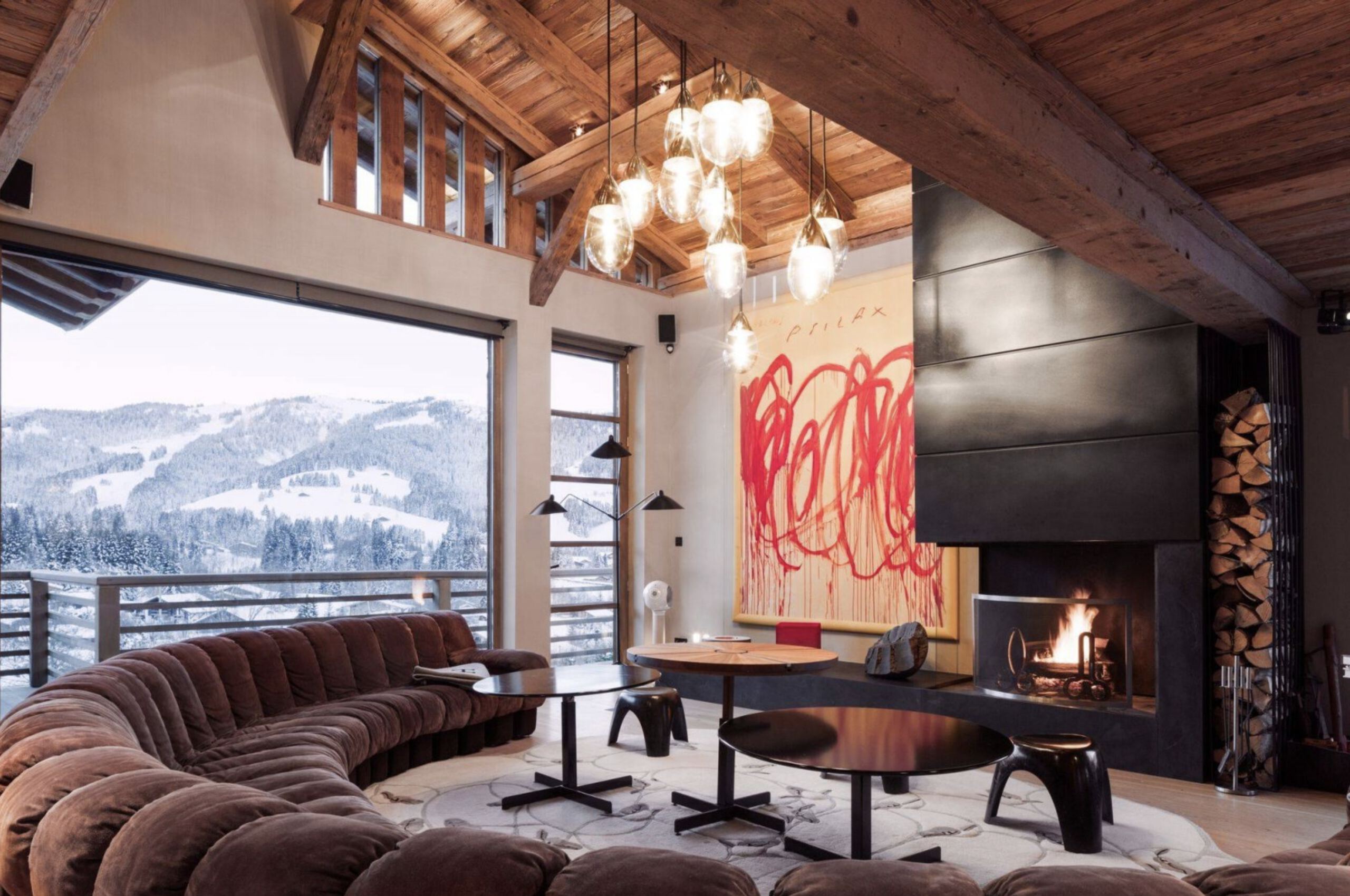 Chalel-Sybil-mainpage-livingroom-mountainview-elegant-artwork-fireplace-modern-alpine-design-mont-darbois-megeve