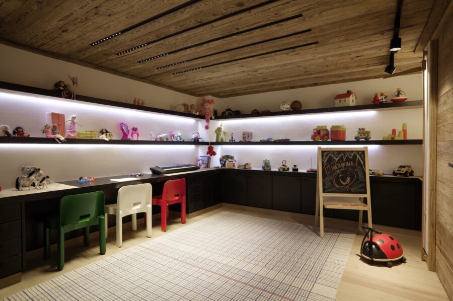 Chalel-Sybil-playroom-kidsroom-games-toys-family-friendly-luxury-rental-retreat-mont-darbois-megeve