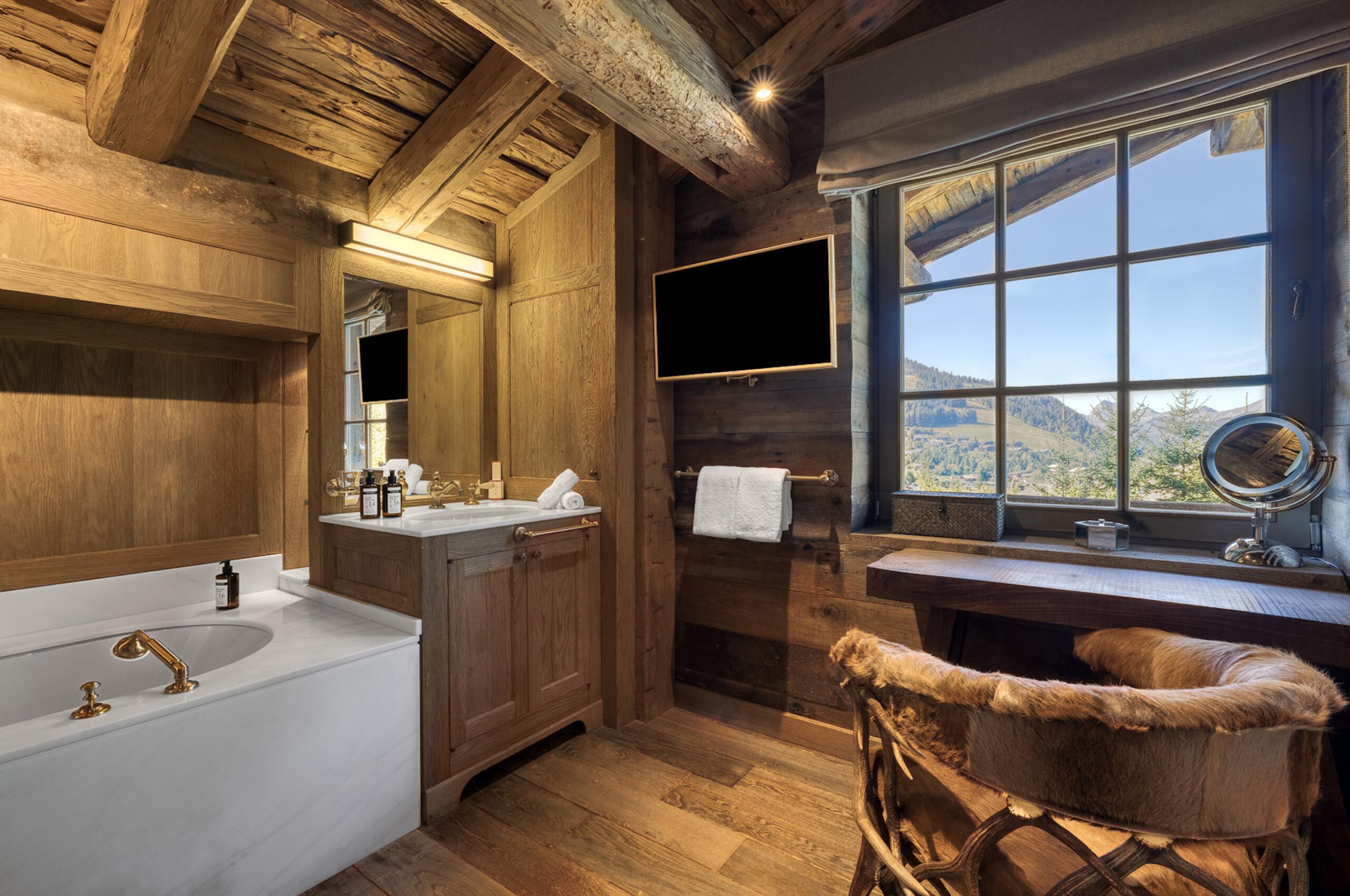 Chalet-Izabelle-bathroom-bathtub-mountainview-luxury-alpine-chic-design-megeve