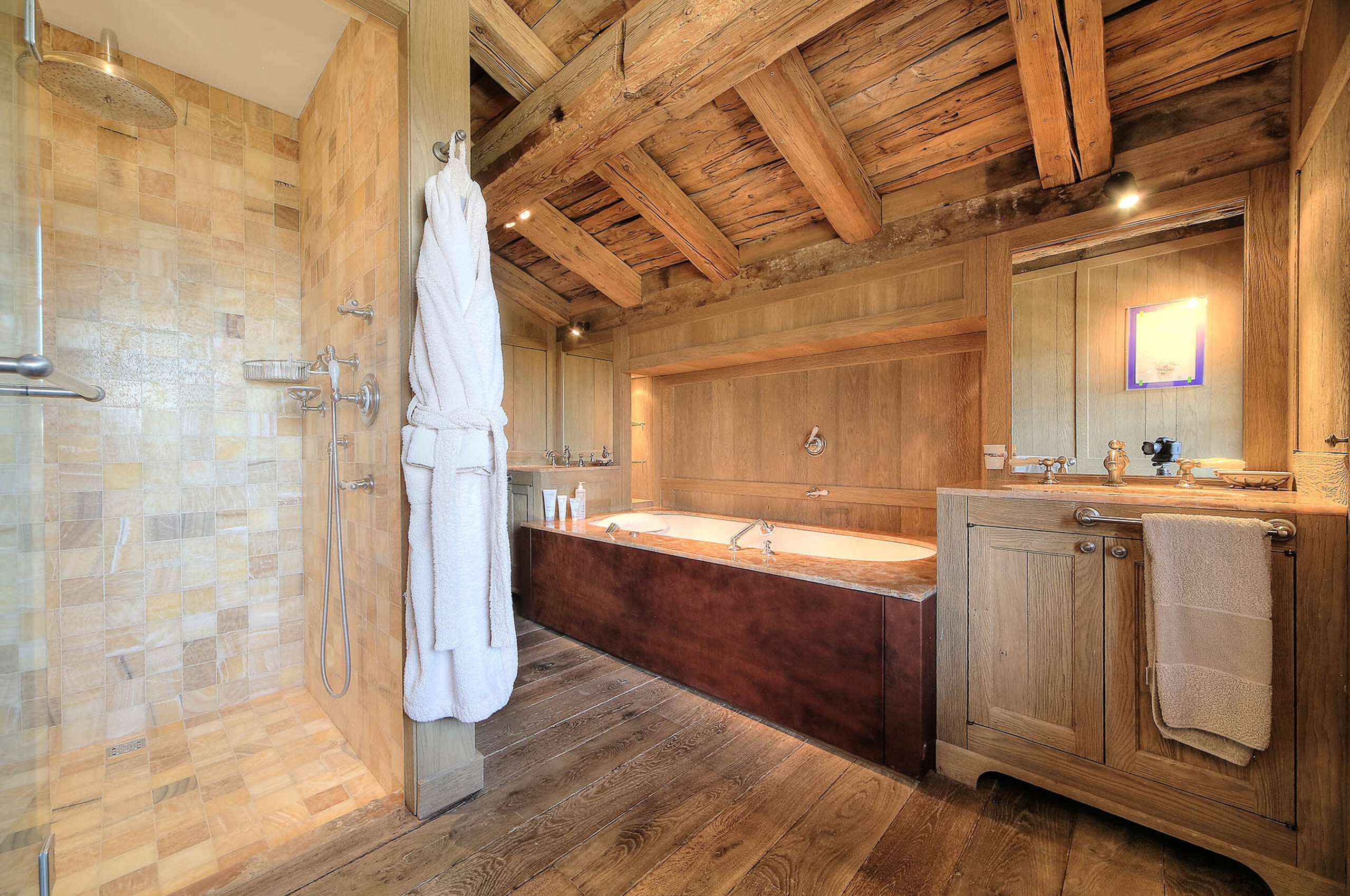 Chalet-Izabelle-bathroom-walkinshower-bathtub-alpine-luxury-design-megeve
