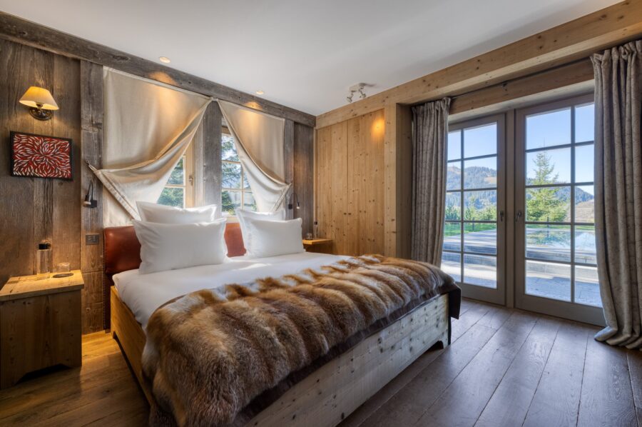 Chalet-Izabelle-bedroom-mountainview-cosy-alpine-elegant-luxury-design-megeve