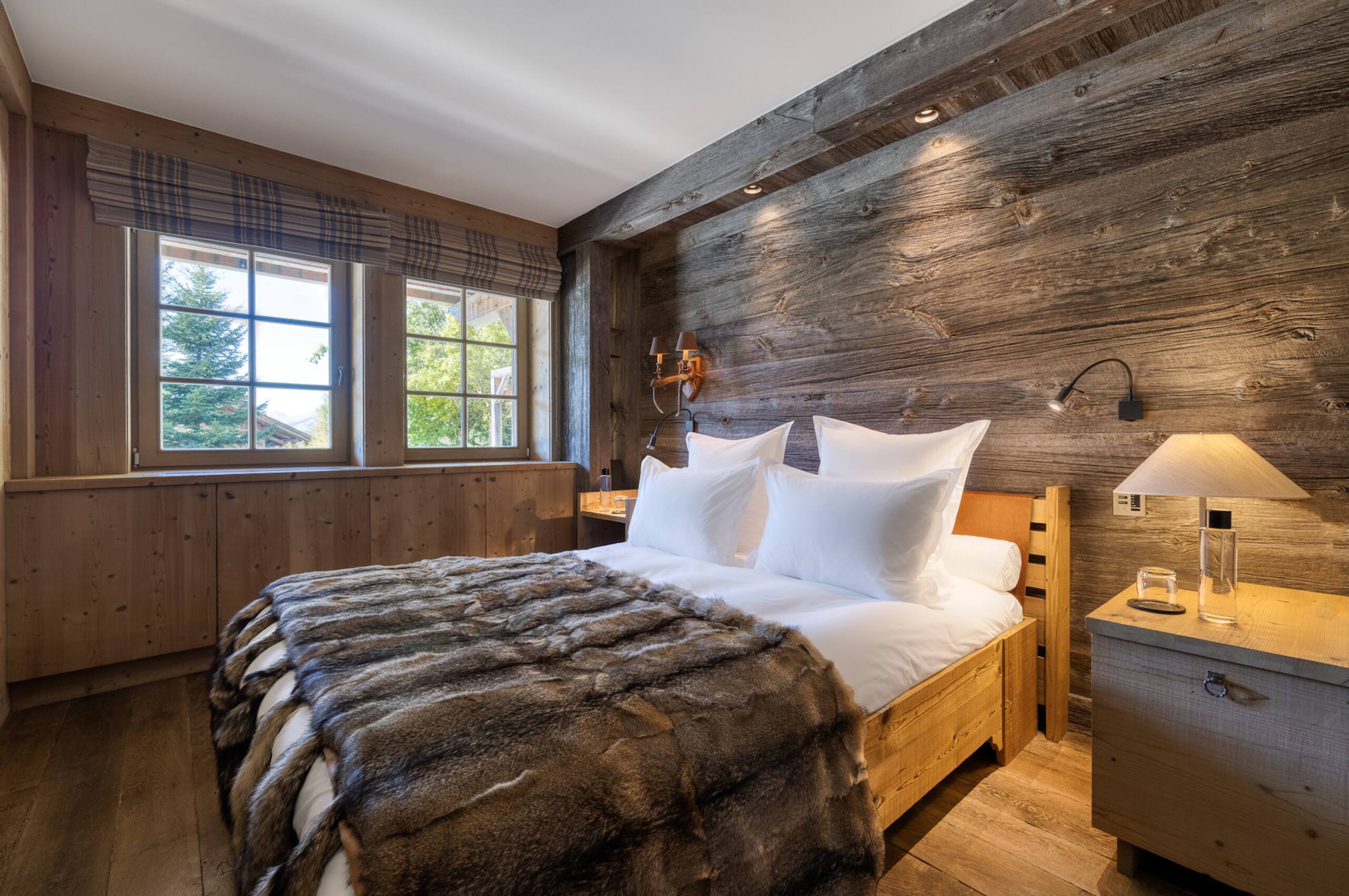 Chalet-Izabelle-bedroom-scenicviews-cosy-alpine-interior-megeve