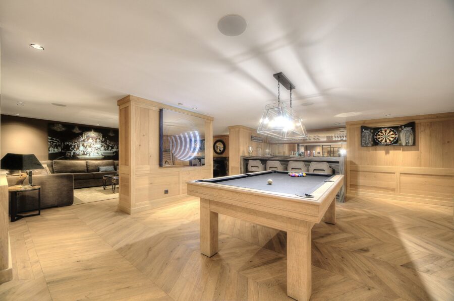 Chalet-Izabelle-gamesroom-snooker-bar-hosting-luxury-rental-retreat-megeve