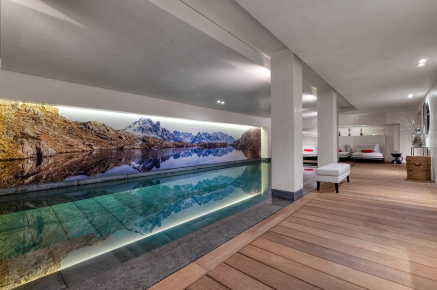 Chalet-Izabelle-indoorpool-spa-wellness-luxury-stylish-interior-megeve