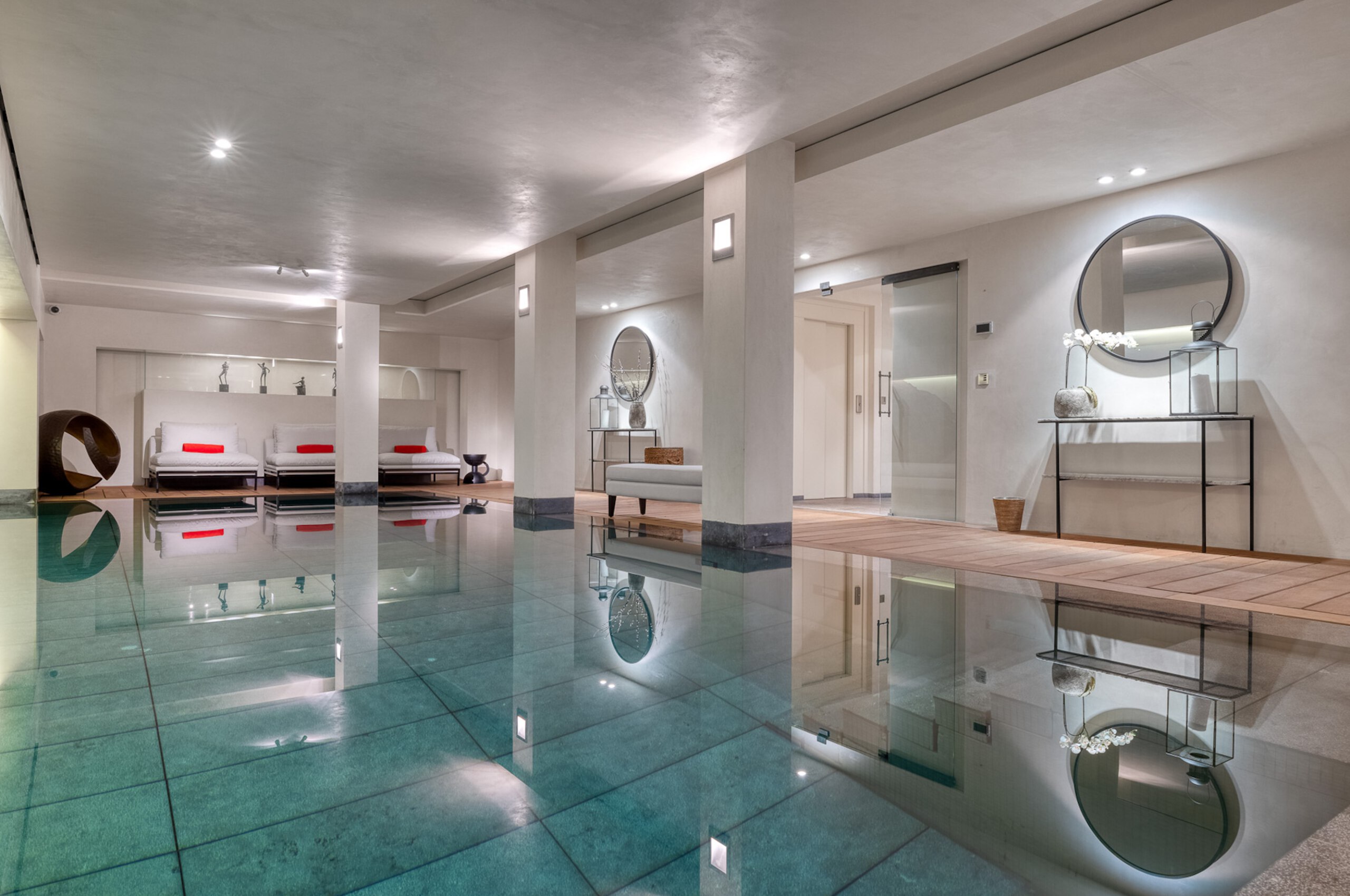 Chalet-Izabelle-indoorpool-spa-wellness-relaxation-luxury-rental-retreat-megeve