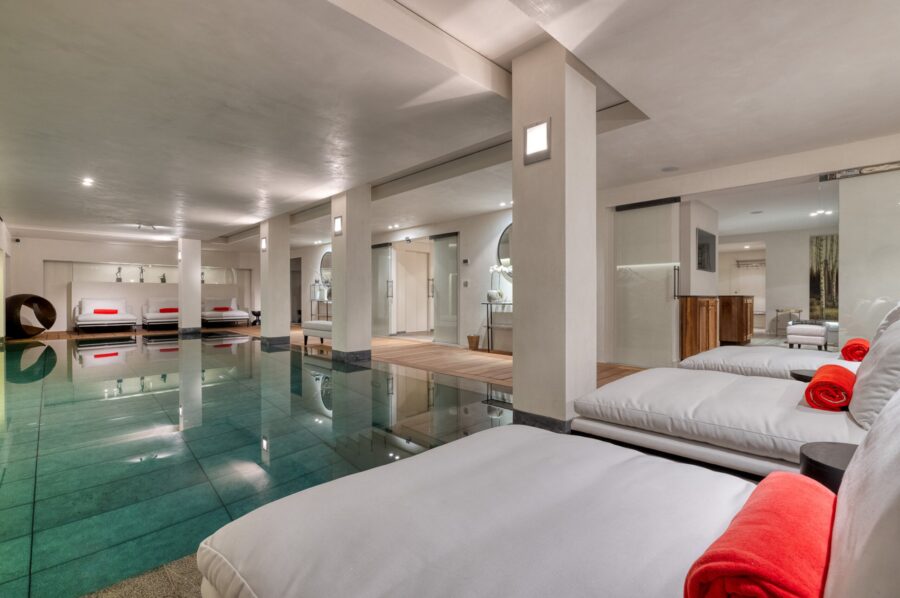 Chalet-Izabelle-indoorpool-spa-wellness-relaxationarea-luxury-interior-megeve