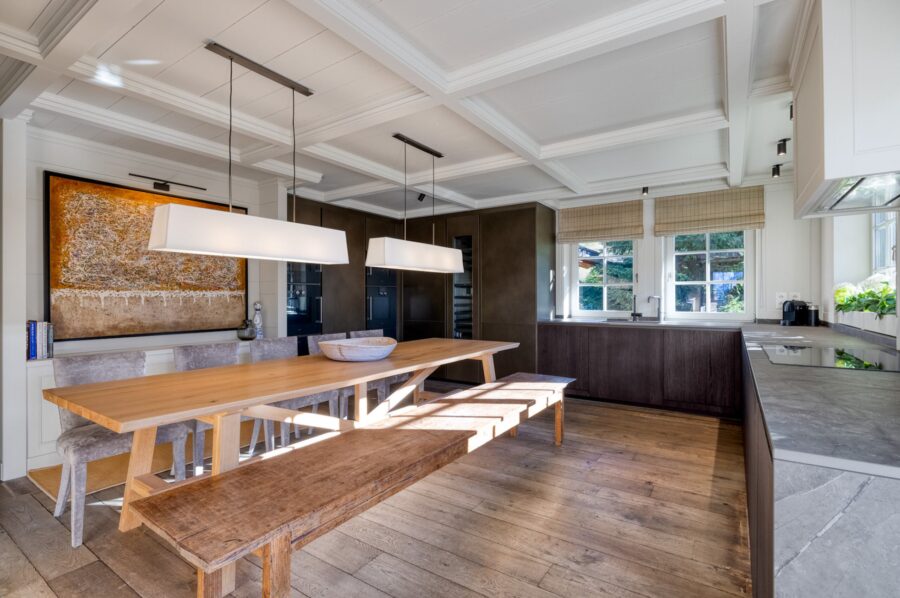 Chalet-Izabelle-kitchen-diningroom-sleek-modern-design-luxury-interior-megeve