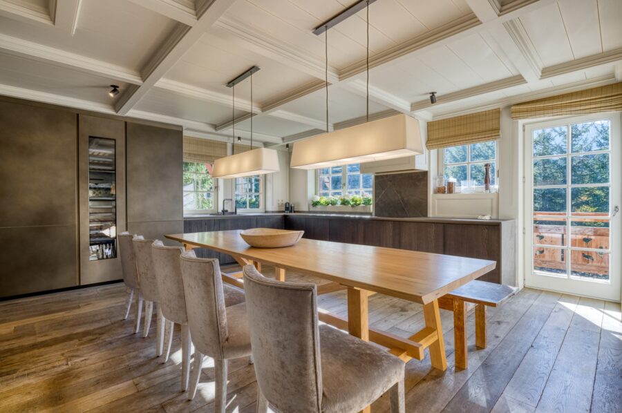 Chalet-Izabelle-kitchen-diningroom-sleek-modern-elegant-design-luxury-rental-megeve