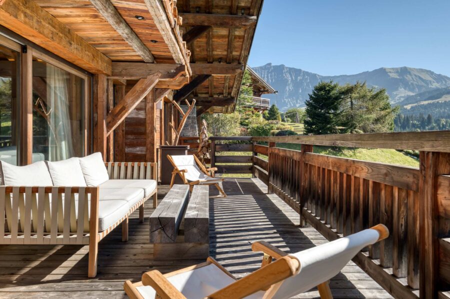 Chalet-atina-balcony-mountainviews-outdoorseating-terrace-primelocation-luxury-rental-retreat-megeve-mont-d'arbois